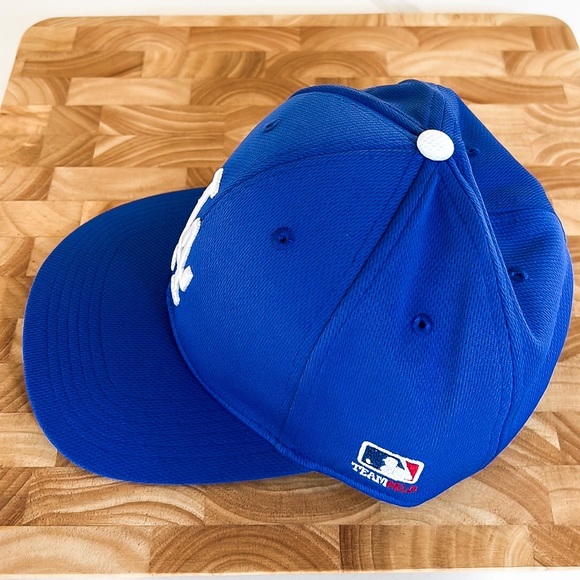 L.A. Dodgers Team MLB Blue and White Embroidered Adjustable Baseball Hat - Picture 4 of 12